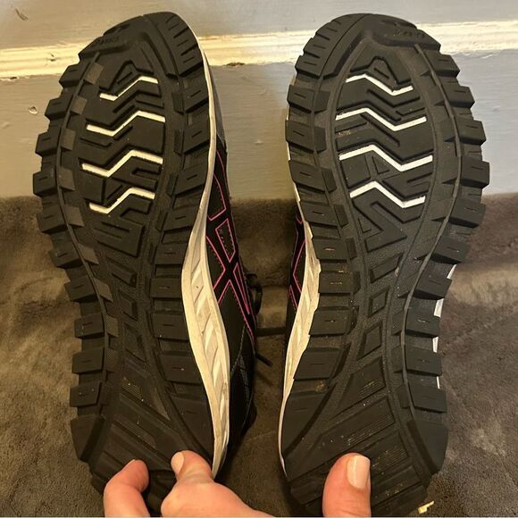 EUC Sneakers  - Picture 4 of 4